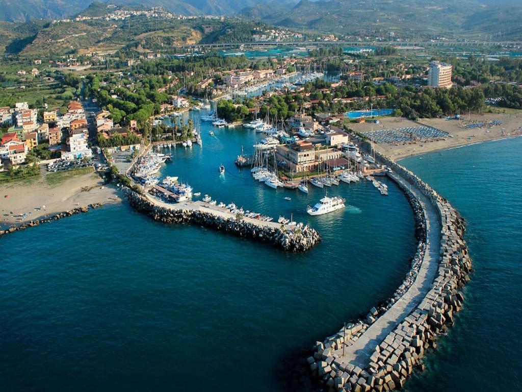 Baia Dei Delfini Aparthotel Furnari Kültér fotó