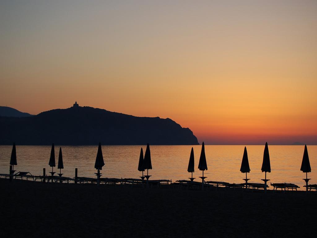 Baia Dei Delfini Aparthotel Furnari Kültér fotó