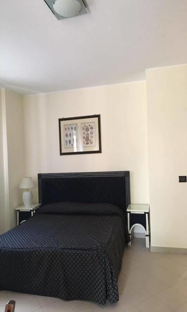 Baia Dei Delfini Aparthotel Furnari Kültér fotó